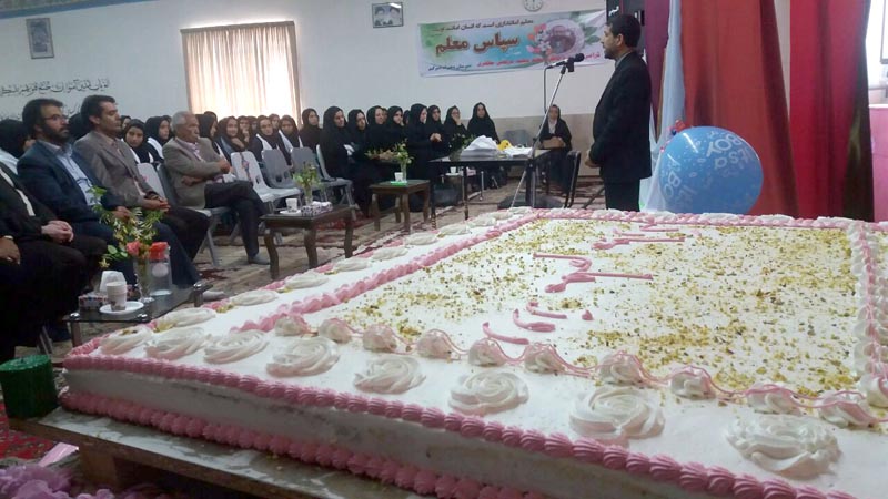 مراسم روز معلم در دبیرستان دخترانه امیرکبیر فین