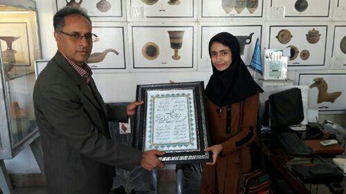 اهدای سروده نیمایی دانشجوی دانشگاه کاشان به موزه سیلک