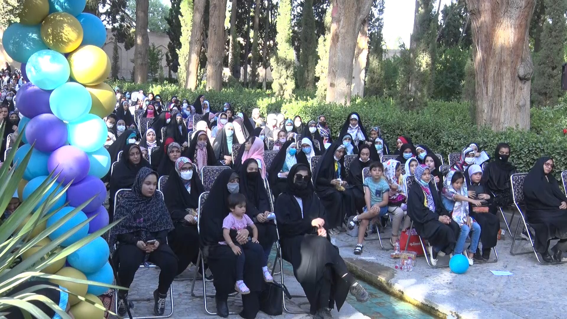 تجلیل از دختران شهدای مدافع حرم و حافظان قرآن در باغ فین کاشان