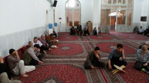 مراسم اعتکاف در مسجد اعظم امامزاده هادی فین کاشان (5)