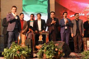 جشن قهرمانی تیم کشتی ایزی پایپ کاشان در سالن وزرزشی شهید اردهال فین (11)