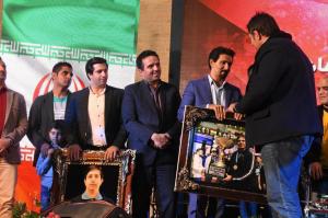 جشن قهرمانی تیم کشتی ایزی پایپ کاشان در سالن وزرزشی شهید اردهال فین (17)