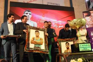 جشن قهرمانی تیم کشتی ایزی پایپ کاشان در سالن وزرزشی شهید اردهال فین (18)