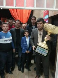 جشن قهرمانی تیم کشتی ایزی پایپ کاشان در سالن وزرزشی شهید اردهال فین (3)